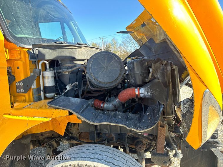 image for item EN5163 2005 International 7400 dump truck