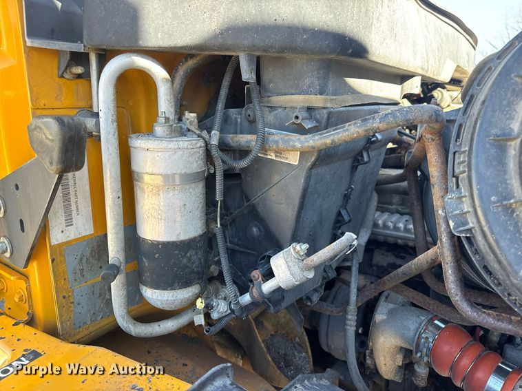 image for item EN5163 2005 International 7400 dump truck