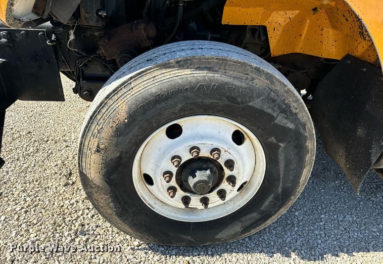 image for item EN5163 2005 International 7400 dump truck