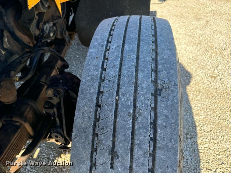 image for item EN5163 2005 International 7400 dump truck