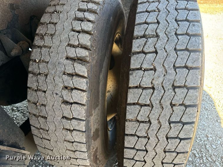 image for item EN5163 2005 International 7400 dump truck