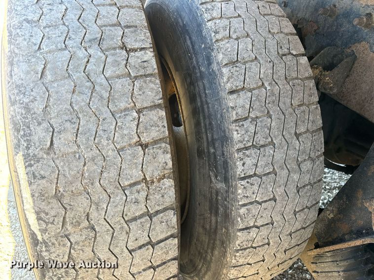 image for item EN5163 2005 International 7400 dump truck