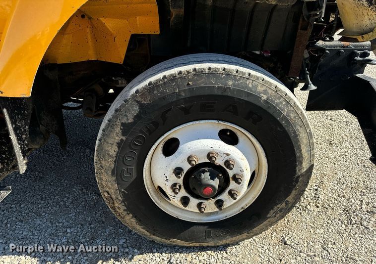 image for item EN5163 2005 International 7400 dump truck