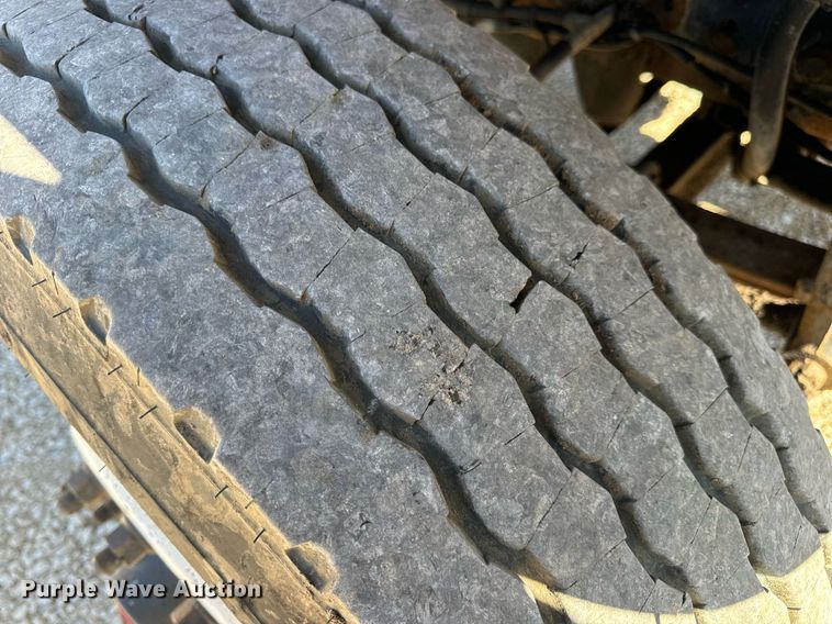 image for item EN5163 2005 International 7400 dump truck