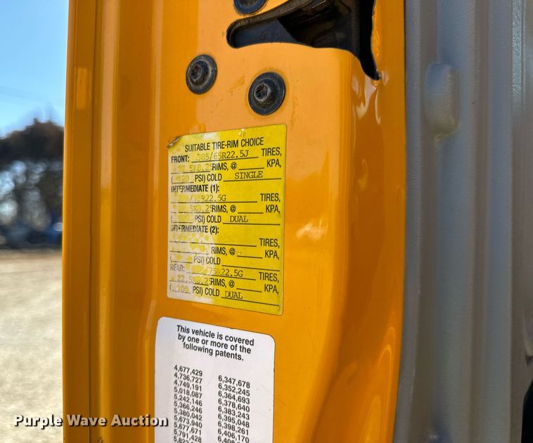 image for item EN5163 2005 International 7400 dump truck