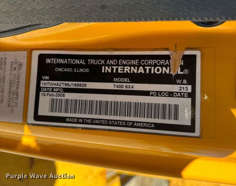 image for item EN5163 2005 International 7400 dump truck