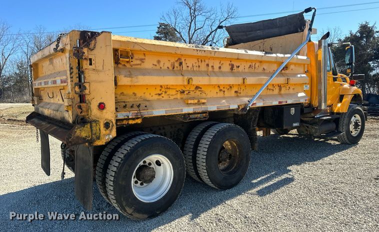 image for item EN5164 2010 International 7500 WorkStar dump truck