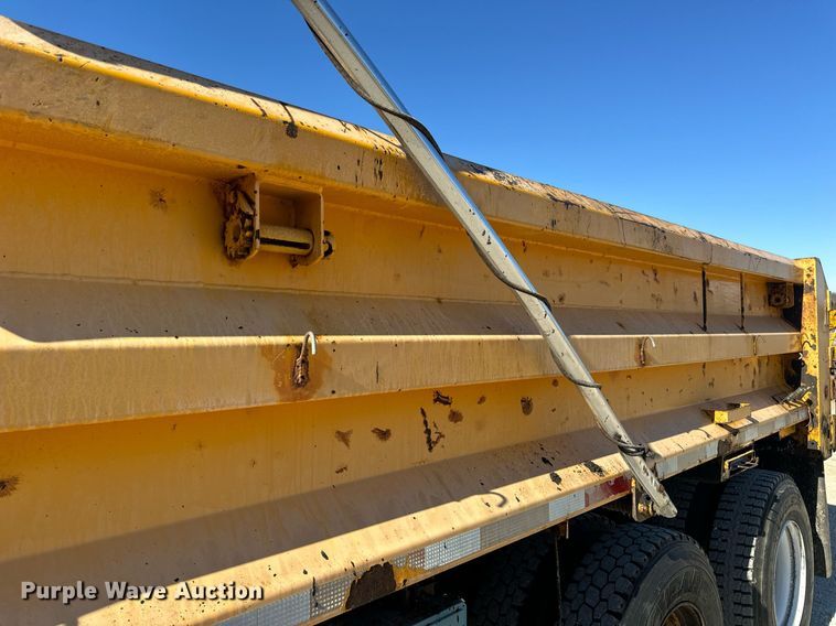 image for item EN5164 2010 International 7500 WorkStar dump truck