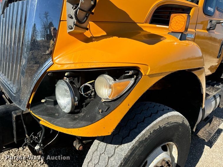 image for item EN5164 2010 International 7500 WorkStar dump truck