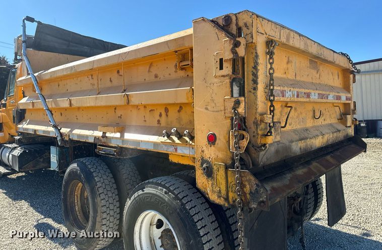 image for item EN5164 2010 International 7500 WorkStar dump truck