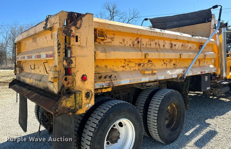 image for item EN5164 2010 International 7500 WorkStar dump truck