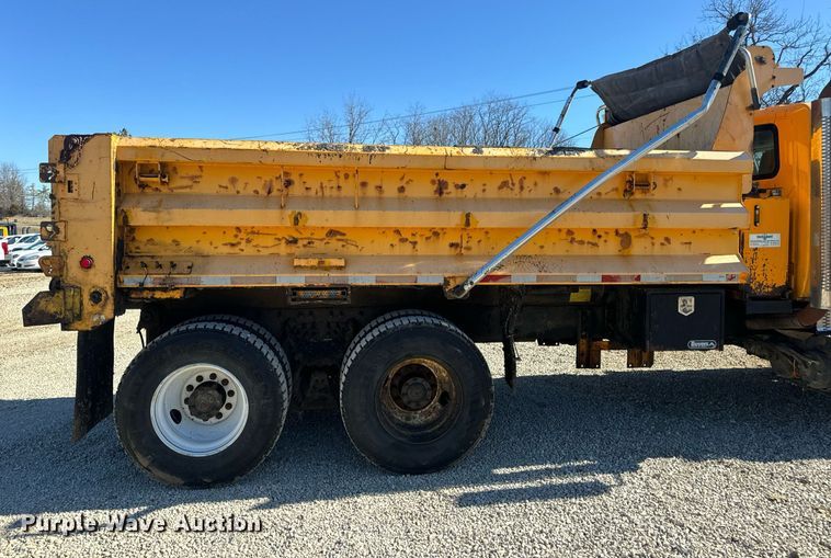 image for item EN5164 2010 International 7500 WorkStar dump truck