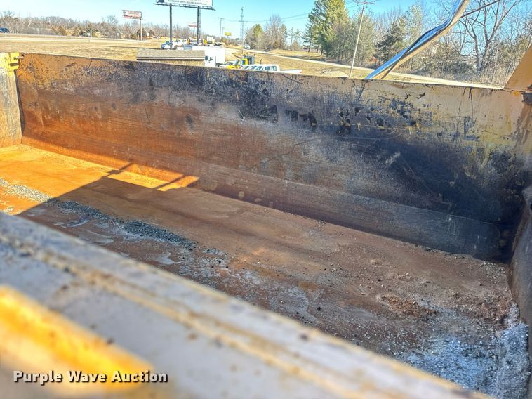 image for item EN5164 2010 International 7500 WorkStar dump truck