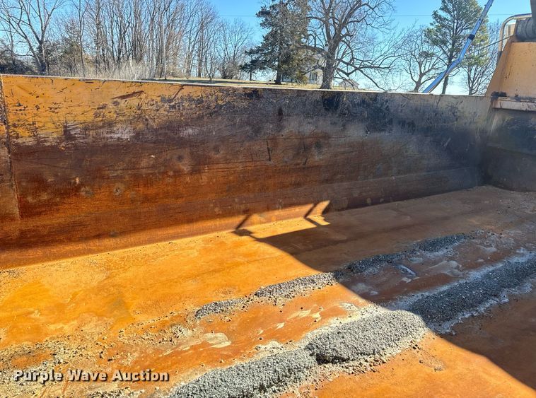 image for item EN5164 2010 International 7500 WorkStar dump truck