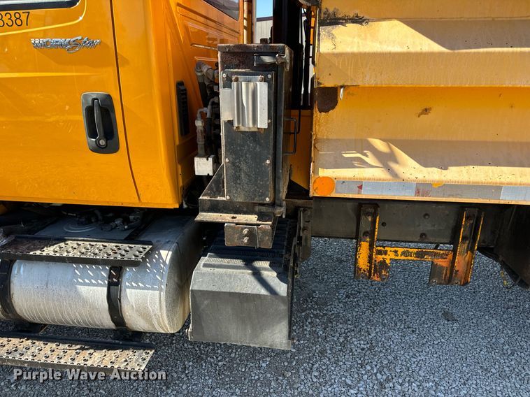 image for item EN5164 2010 International 7500 WorkStar dump truck