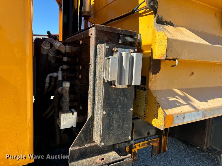 image for item EN5164 2010 International 7500 WorkStar dump truck