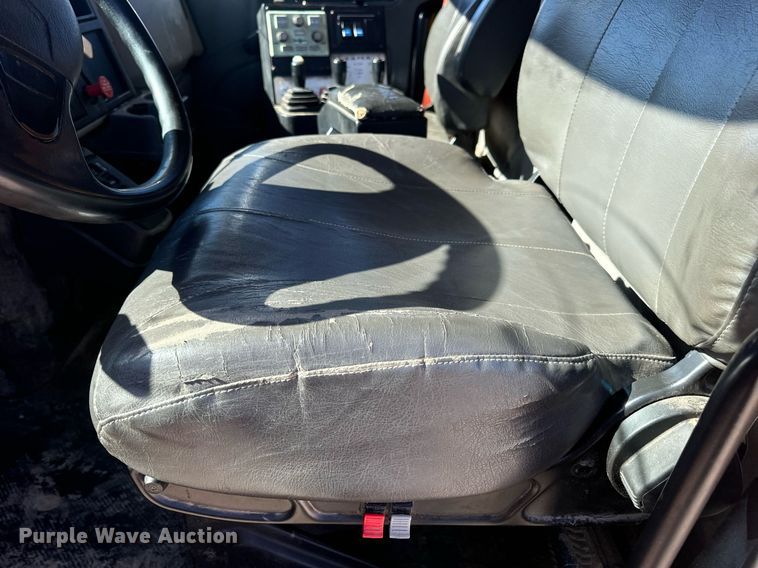 image for item EN5164 2010 International 7500 WorkStar dump truck