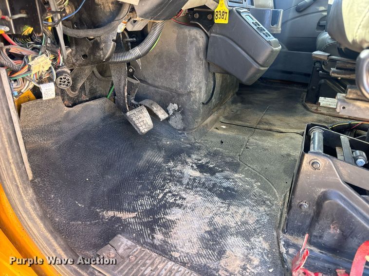 image for item EN5164 2010 International 7500 WorkStar dump truck