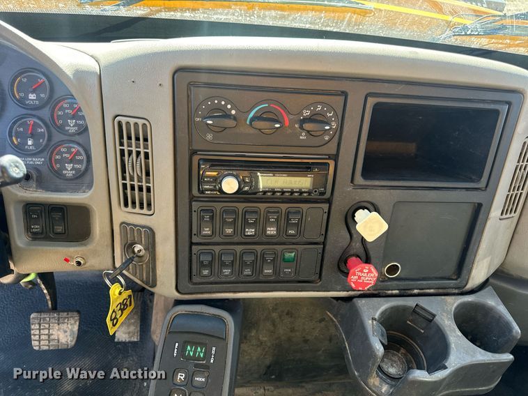 image for item EN5164 2010 International 7500 WorkStar dump truck