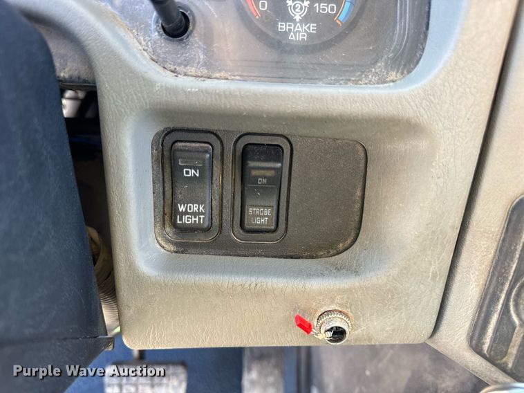 image for item EN5164 2010 International 7500 WorkStar dump truck