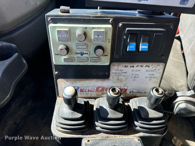 image for item EN5164 2010 International 7500 WorkStar dump truck