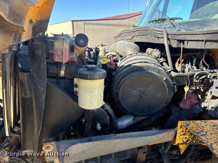 image for item EN5164 2010 International 7500 WorkStar dump truck