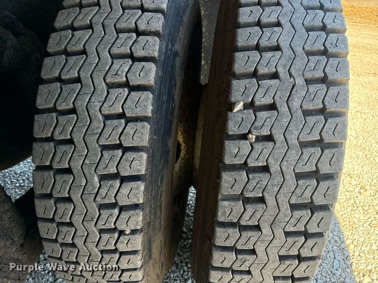 image for item EN5164 2010 International 7500 WorkStar dump truck