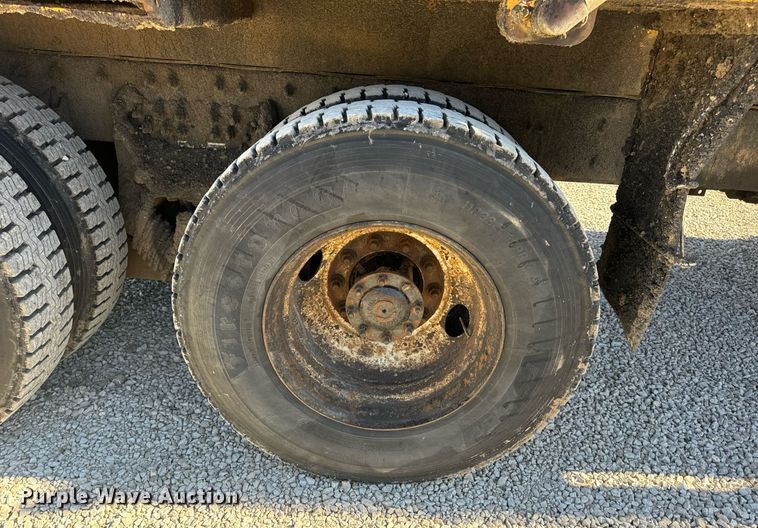 image for item EN5164 2010 International 7500 WorkStar dump truck