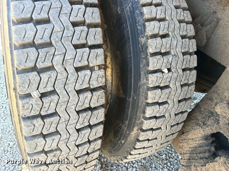 image for item EN5164 2010 International 7500 WorkStar dump truck