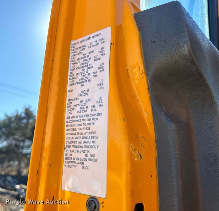 image for item EN5164 2010 International 7500 WorkStar dump truck