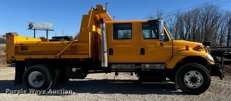image for item EN5165 2006 International 7400 Crew Cab dump truck