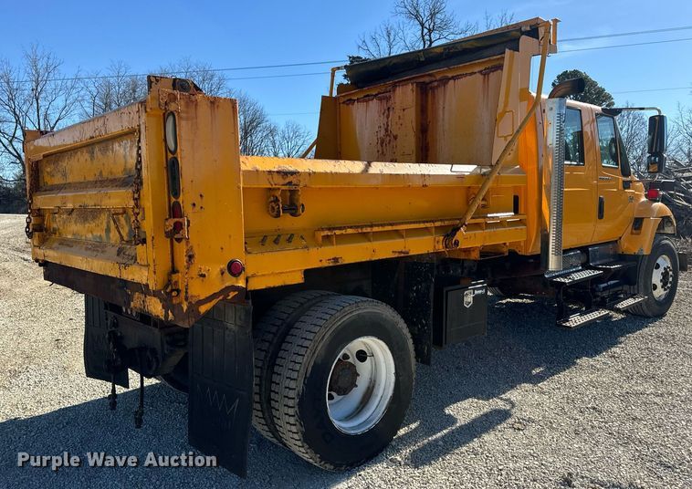 image for item EN5165 2006 International 7400 Crew Cab dump truck