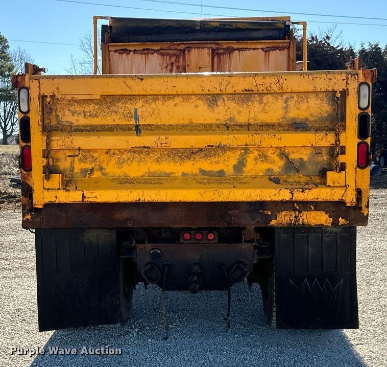image for item EN5165 2006 International 7400 Crew Cab dump truck