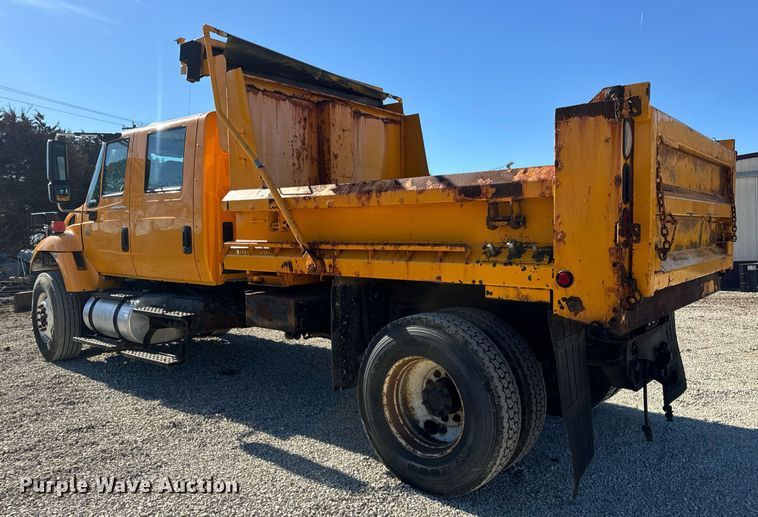 image for item EN5165 2006 International 7400 Crew Cab dump truck