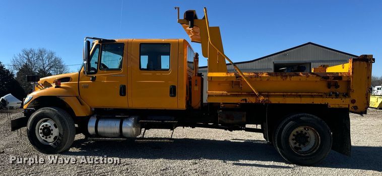 image for item EN5165 2006 International 7400 Crew Cab dump truck