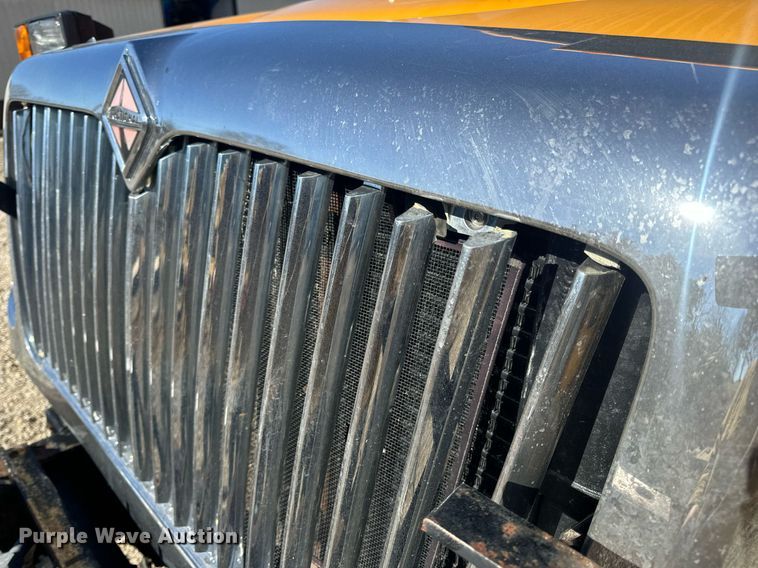 image for item EN5165 2006 International 7400 Crew Cab dump truck