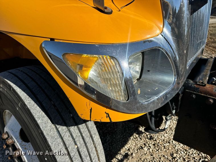 image for item EN5165 2006 International 7400 Crew Cab dump truck