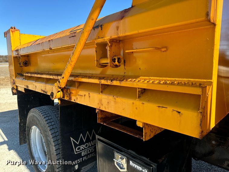 image for item EN5165 2006 International 7400 Crew Cab dump truck