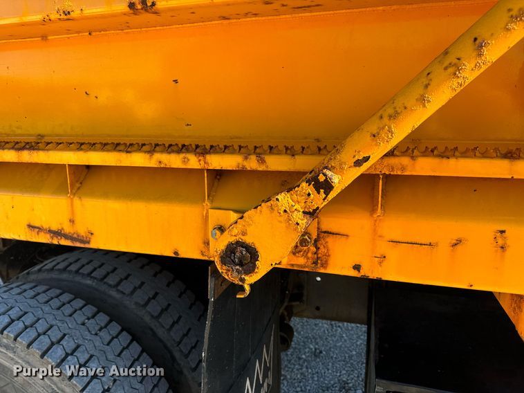 image for item EN5165 2006 International 7400 Crew Cab dump truck