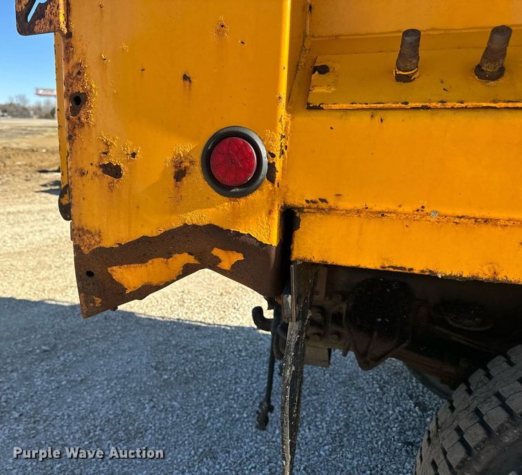 image for item EN5165 2006 International 7400 Crew Cab dump truck