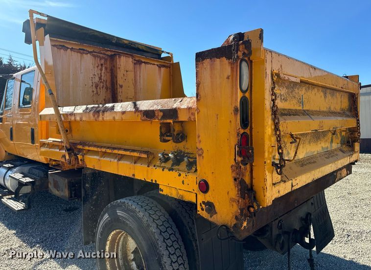 image for item EN5165 2006 International 7400 Crew Cab dump truck