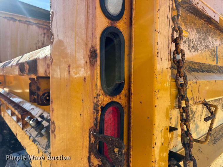 image for item EN5165 2006 International 7400 Crew Cab dump truck