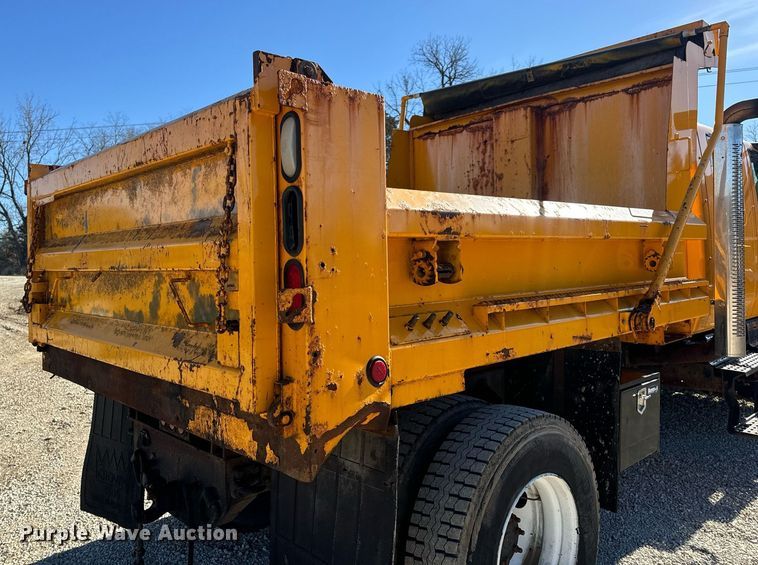 image for item EN5165 2006 International 7400 Crew Cab dump truck