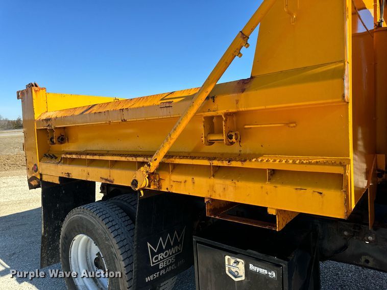 image for item EN5165 2006 International 7400 Crew Cab dump truck