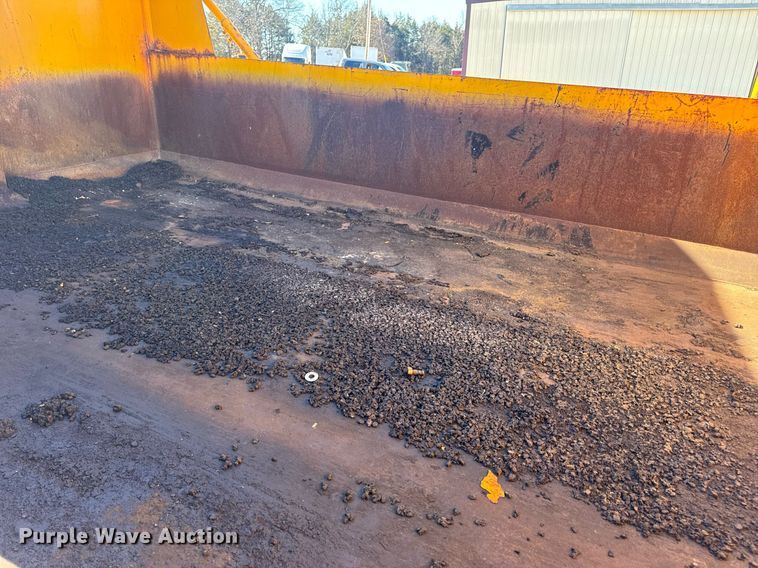 image for item EN5165 2006 International 7400 Crew Cab dump truck