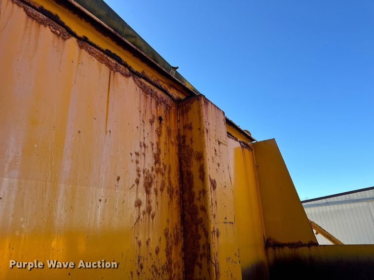 image for item EN5165 2006 International 7400 Crew Cab dump truck