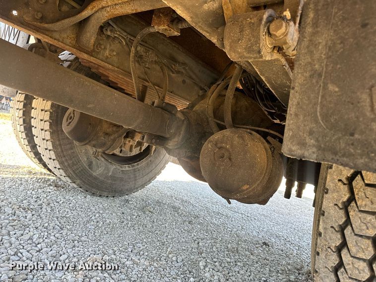 image for item EN5165 2006 International 7400 Crew Cab dump truck