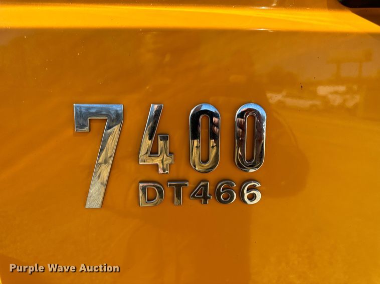 image for item EN5165 2006 International 7400 Crew Cab dump truck