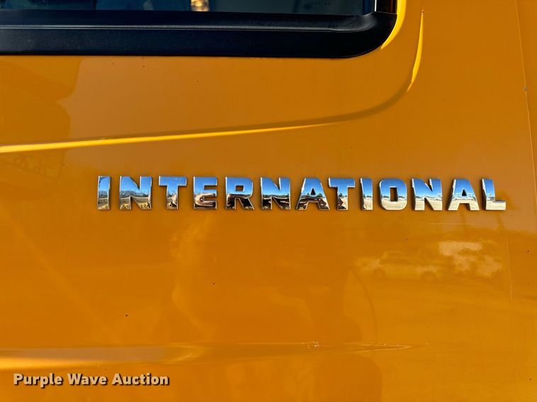 image for item EN5165 2006 International 7400 Crew Cab dump truck