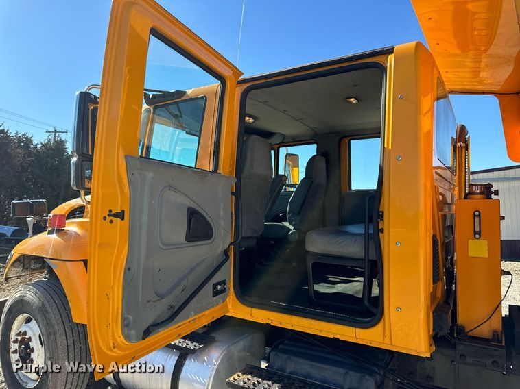 image for item EN5165 2006 International 7400 Crew Cab dump truck